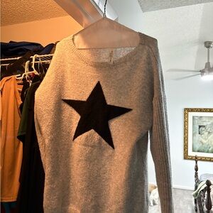 Women's Gray Sweater with Black Star nwot